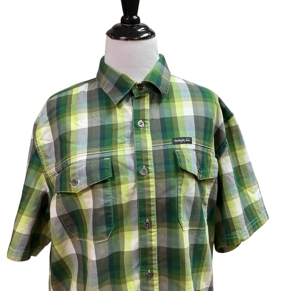 Wrangler Men's L Large Button Down Shirt Plaid Short Sleeves Vented Back Green - Picture 2 of 7